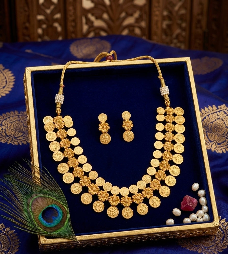 The traditional Kasu necklace